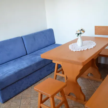 דירה Apartmaji Srnca צ'רקנו